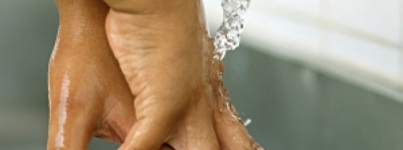 Higienizar as mãos corretamente reduz proliferação de doenças